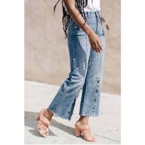 NWT Lucky Brand high rise lucky pins vintage inspired jeans
Snap front festival